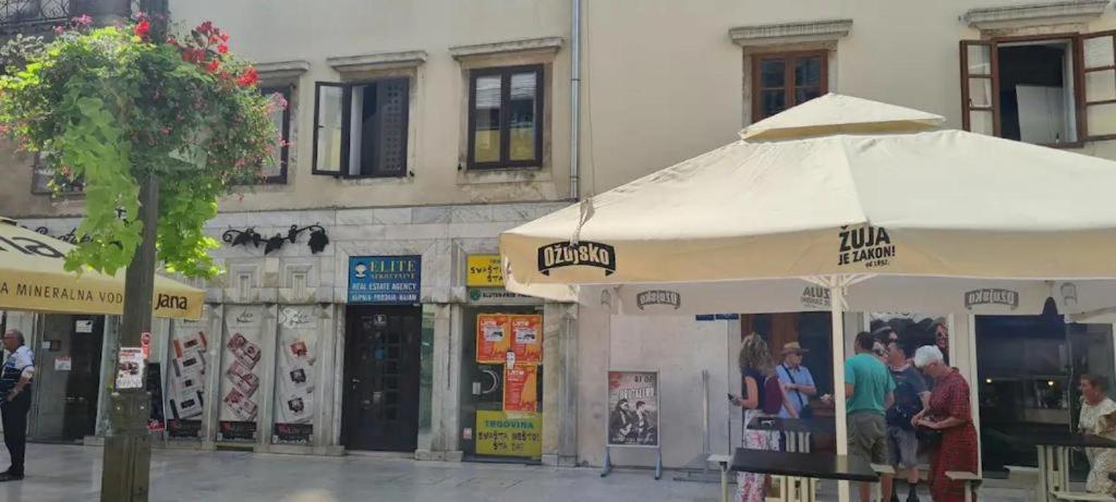 Apartman Julija 1 Rijeka Bagian luar foto