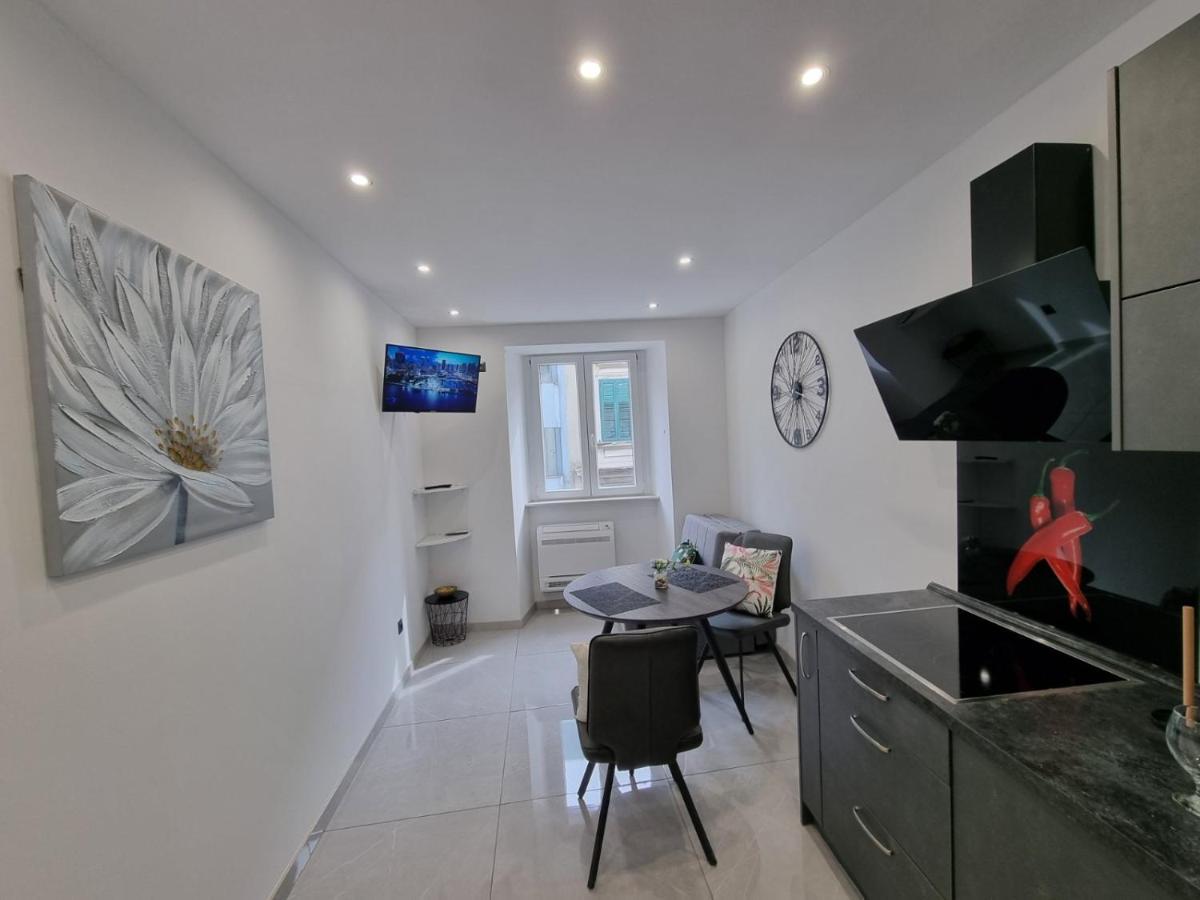 Apartman Julija 1 Rijeka Bagian luar foto